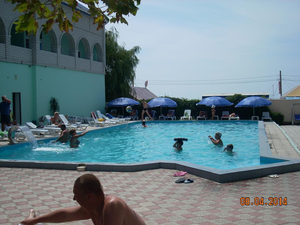 Dolce Vita Resort Hotel Zaliznyy Port Exterior photo
