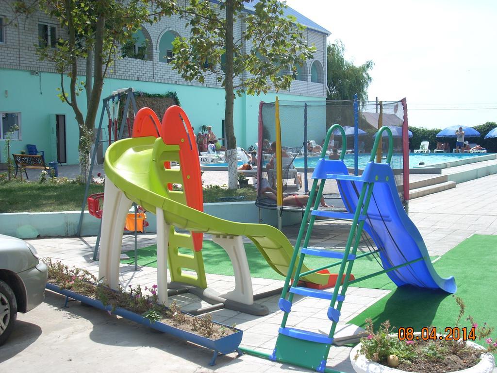 Dolce Vita Resort Hotel Zaliznyy Port Exterior photo