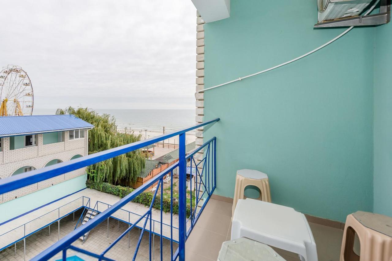 Dolce Vita Resort Hotel Zaliznyy Port Exterior photo